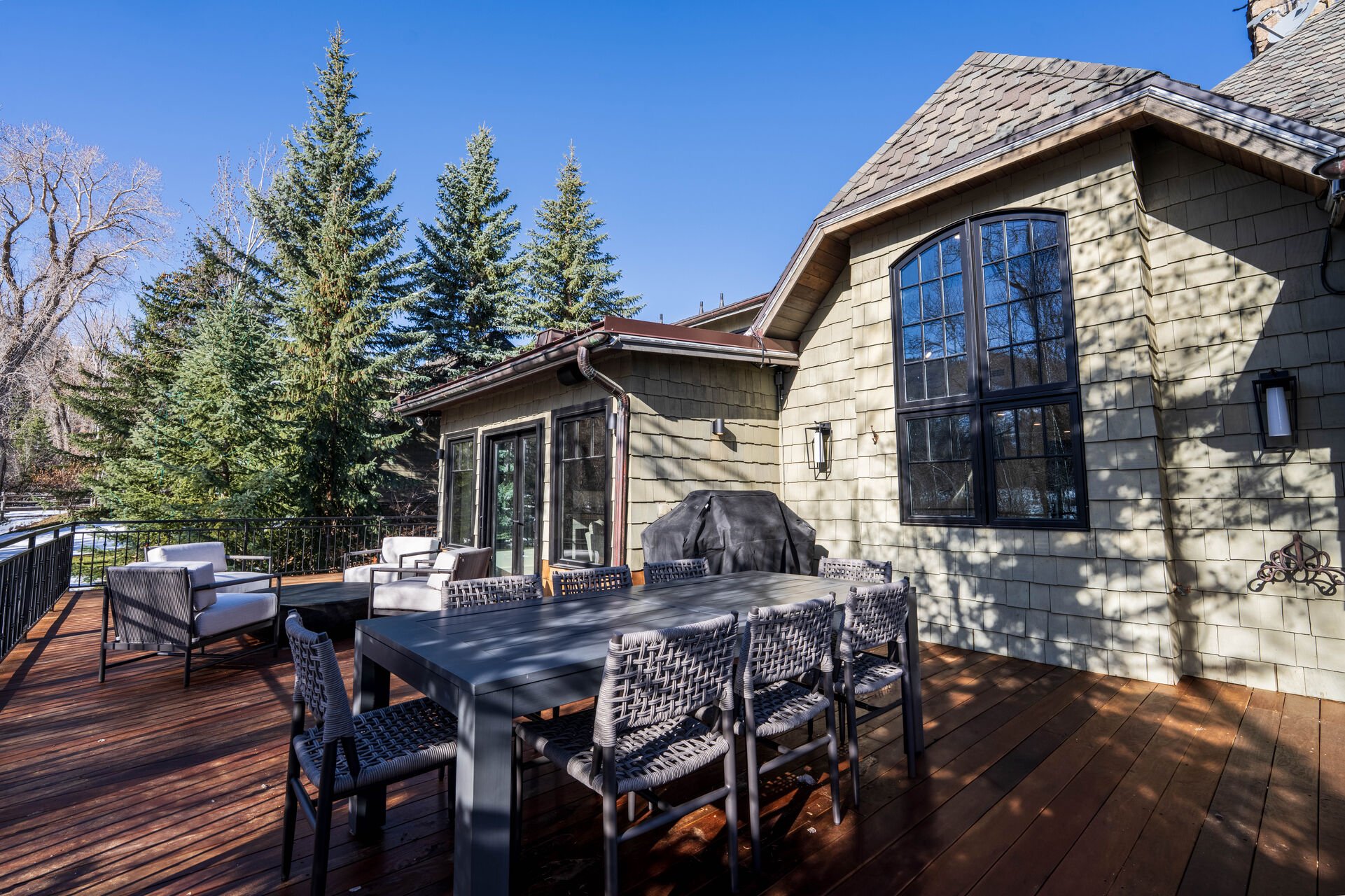 Sun Peak Manor House - Outdoor dining Sun Peak Manor House - Outdoor dining