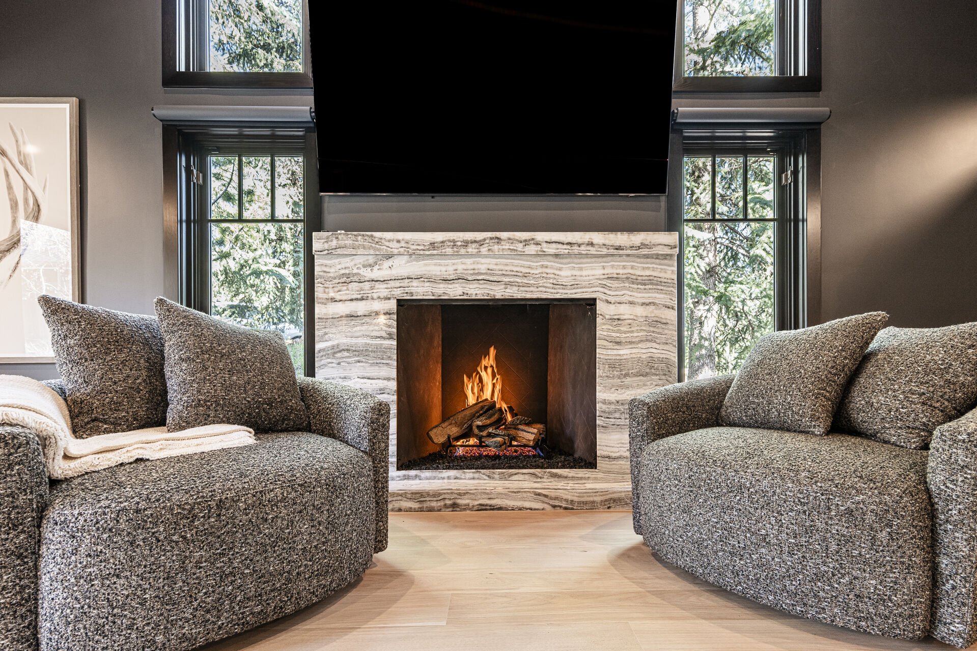 Sun Peak Manor House - Swivel chairs, Smart TV and gas fireplace Sun Peak Manor House - Swivel chairs, Smart TV and gas fireplace