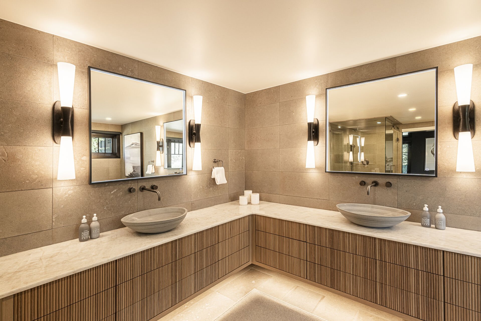 Sun Peak Manor House - Primary En Suite with two vanities with lighted mirrors Sun Peak Manor House - Primary En Suite with two vanities with lighted mirrors