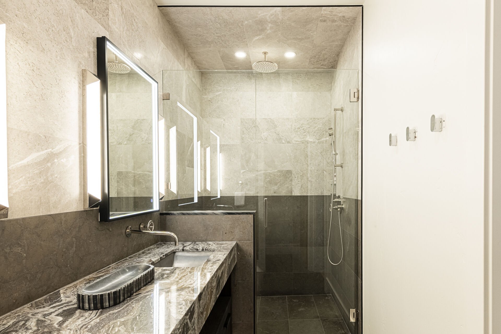 Sun Peak Manor House - Guest Bedroom 7 en suite with a shower and water closet Sun Peak Manor House - Guest Bedroom 7 en suite with a shower and water closet