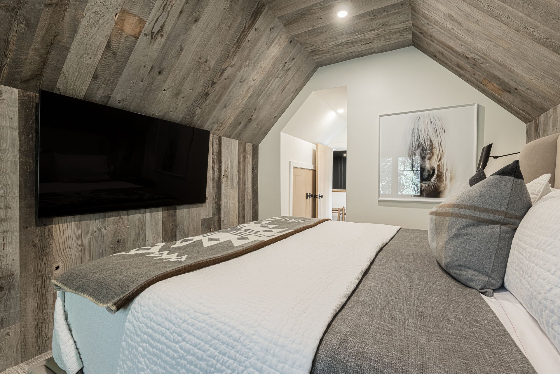 Sun Peak Manor House - Guest Bedroom 4 with a king bed, smart TV and en suite Sun Peak Manor House - Guest Bedroom 4 with a king bed, smart TV and en suite