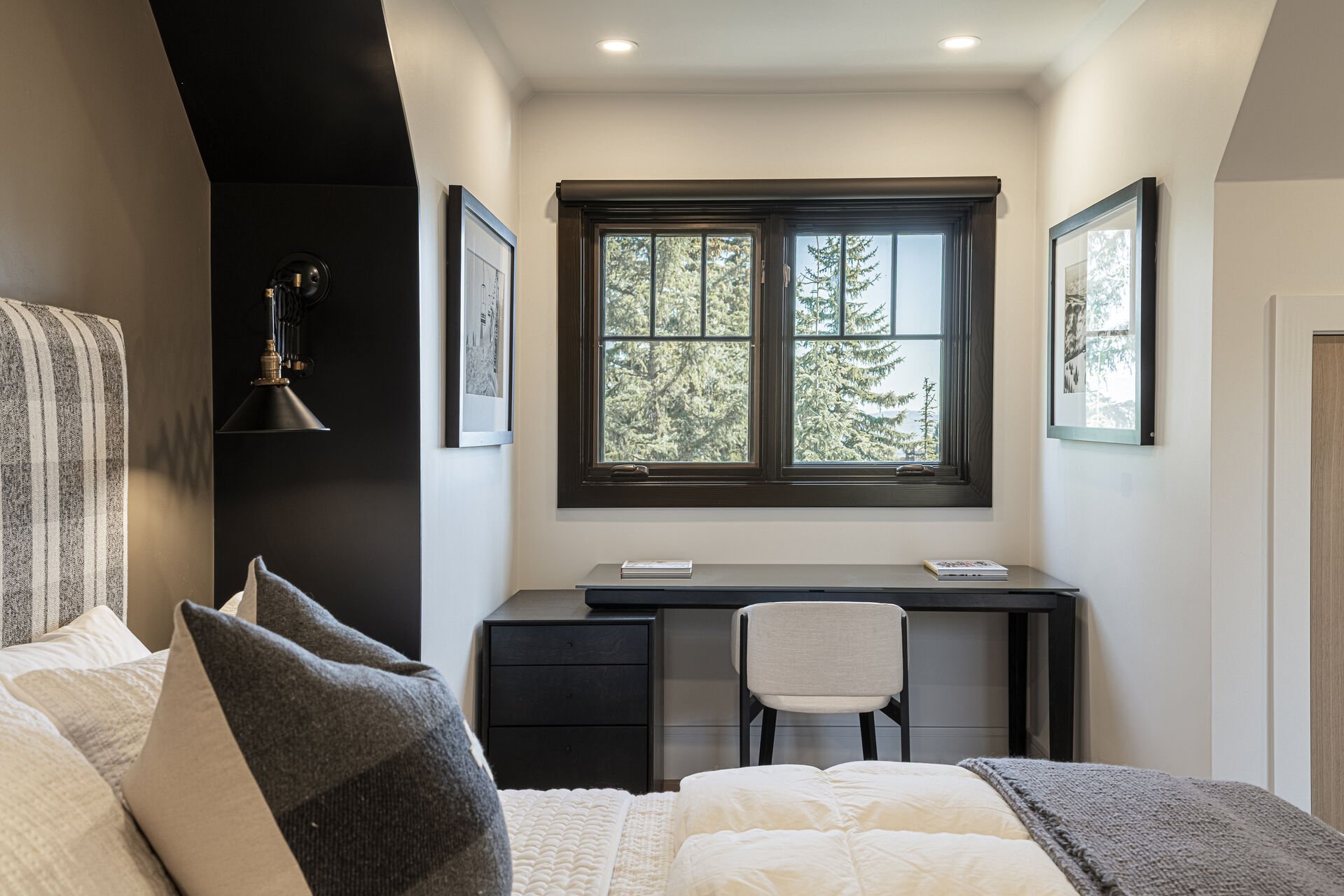 Sun Peak Manor House - Guest Bedroom 5 with a desk and Smart TV Sun Peak Manor House - Guest Bedroom 5 with a desk and Smart TV