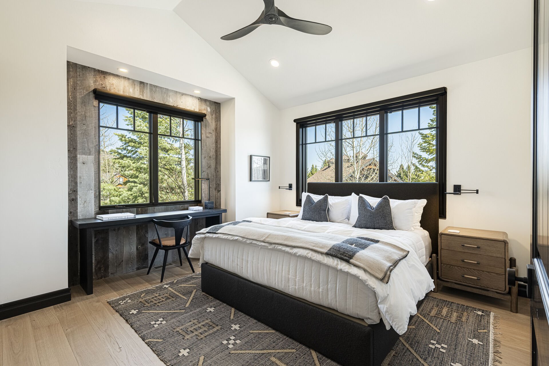 Peak 5 Cabin - Guest Bedroom 8 with a king bed, desk and smart TV Peak 5 Cabin - Guest Bedroom 8 with a king bed, desk and smart TV