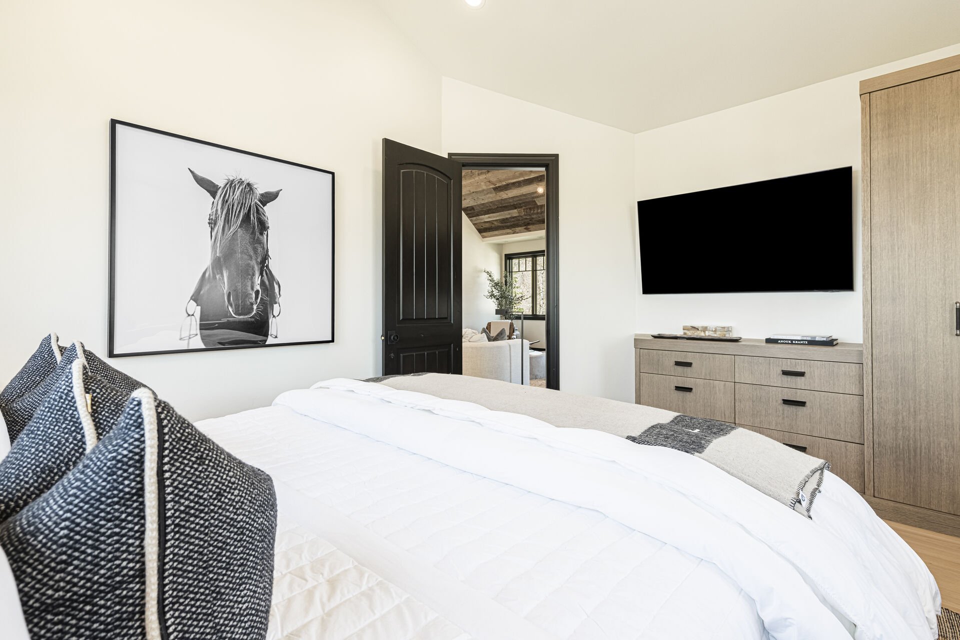 Peak 5 Cabin - Guest Bedroom 8 with a storage cabinets and a Smart TV Peak 5 Cabin - Guest Bedroom 8 with a storage cabinets and a Smart TV