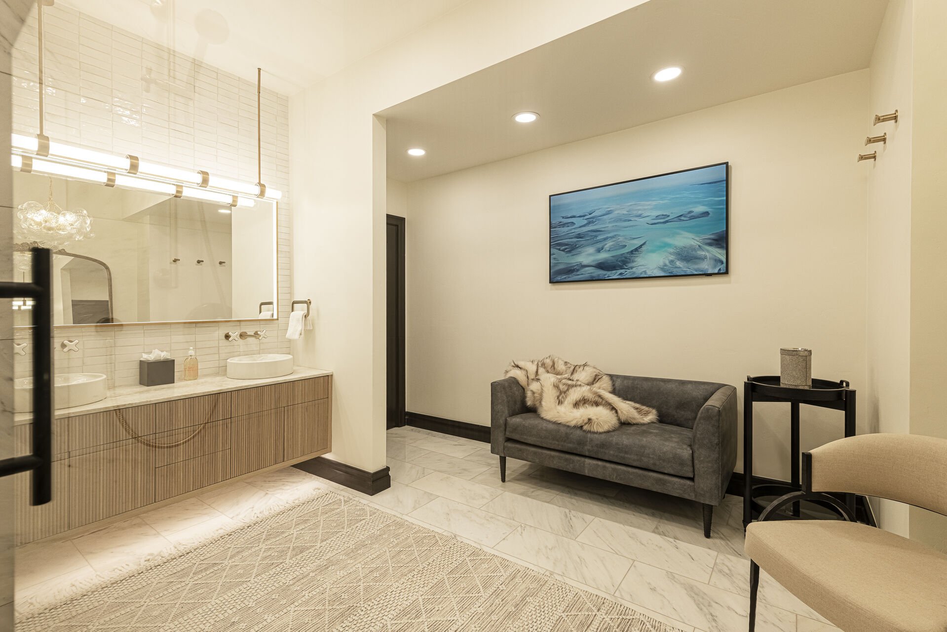 Peak 5 Cabin - Lower Level Bathroom Bridal Suite sitting area and a vanity with two sinks Peak 5 Cabin - Lower Level Bathroom Bridal Suite sitting area and a vanity with two sinks