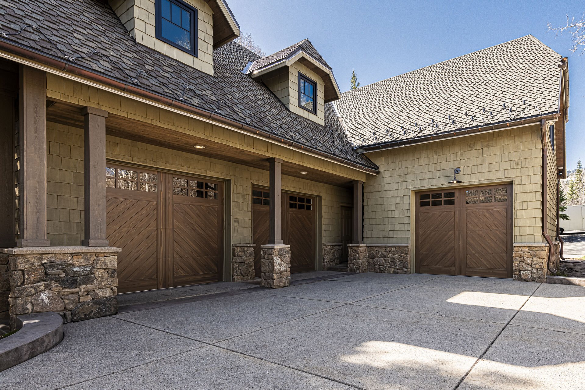Iron Mountain Loft - Above the one-car garage and entry Iron Mountain Loft - Above the one-car garage and entry