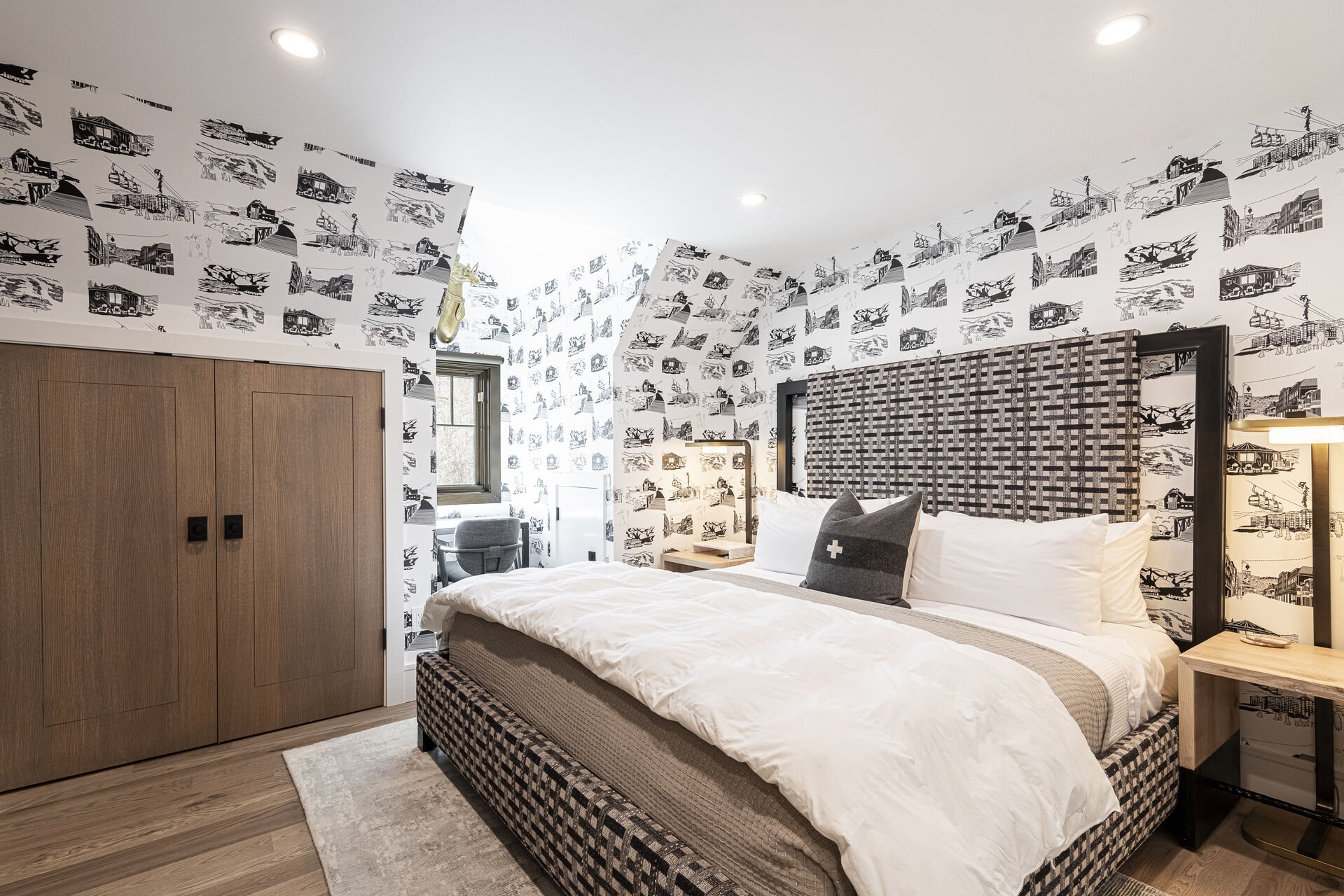 Iron Mountain Loft - Bedroom 12 with a king bed, desk, Smart TV and access to full shared bath Iron Mountain Loft - Bedroom 12 with a king bed, desk, Smart TV and access to full shared bath
