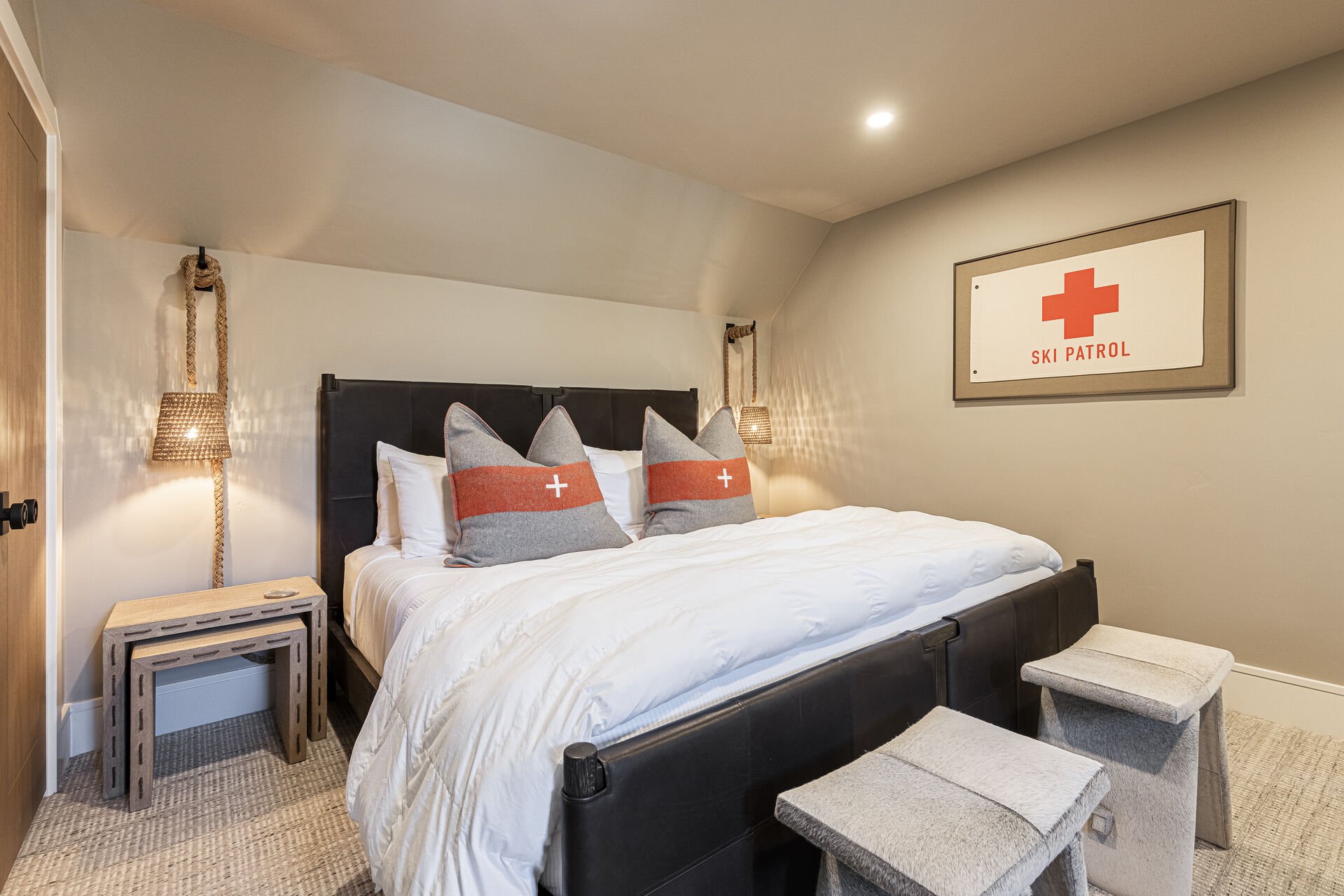 Iron Mountain Loft - Bedroom 11 Ski patrol theme Iron Mountain Loft - Bedroom 11 Ski patrol theme