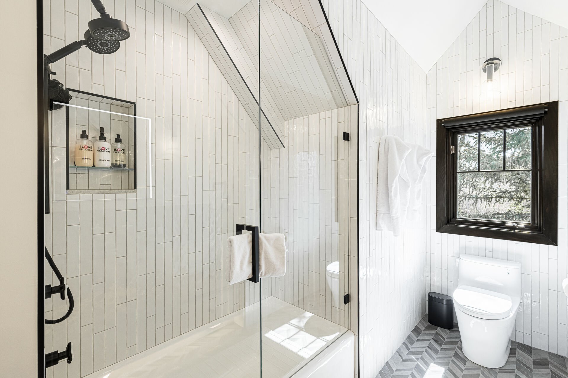 Iron Mountain Loft - A tub/shower combo with multiple shower heads Iron Mountain Loft - A tub/shower combo with multiple shower heads